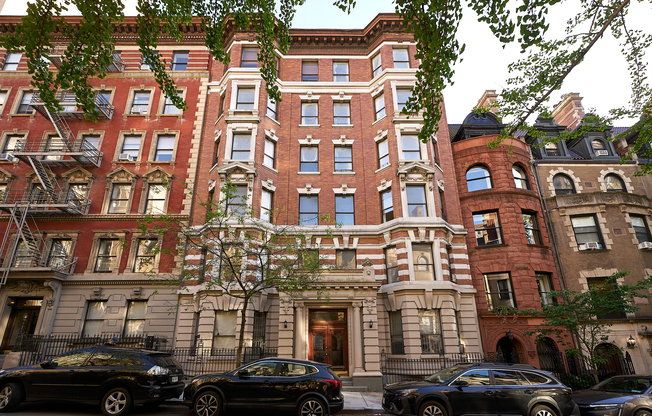 310 W 80th St