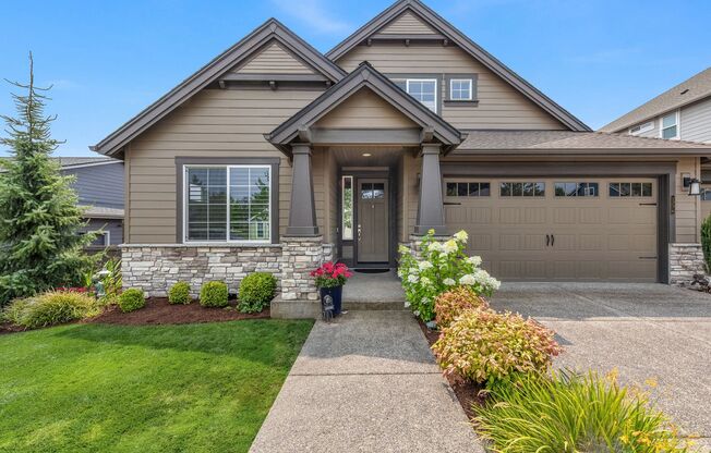Gorgeous 4 Bedroom Camas Home With Generous Amenities!