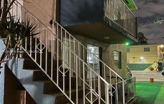 442 SW 9 ST
