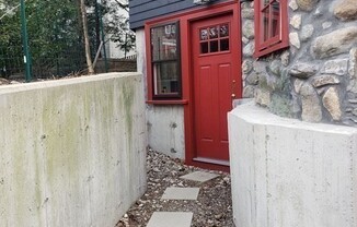 153 UNIVERSITY RD