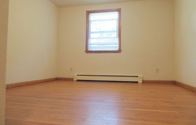 2 beds, 1 bath, 850 sqft, $1,299, Unit 5806-3 Russett