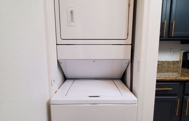 2 beds, 1 bath, 850 sqft, $1,395, Unit 114