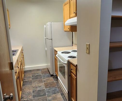 2 beds, 1 bath, $1,325, Unit 46