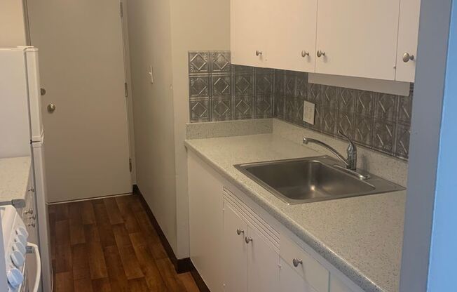 1 bed, 1 bath, 604 sqft, $1,600, Unit B2