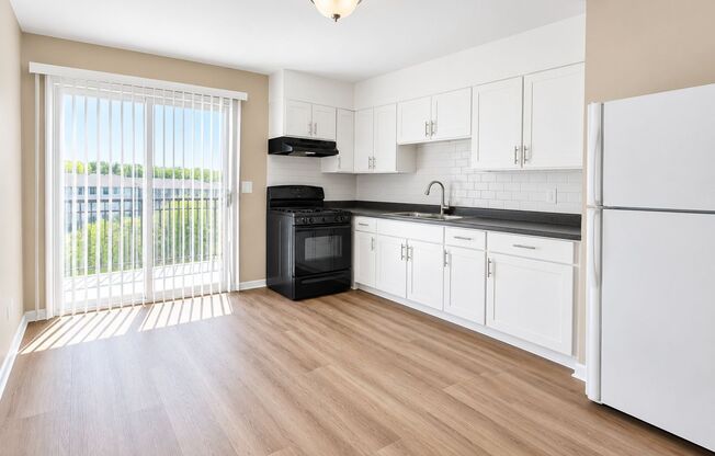 2 beds, 1 bath, 1,010 sqft, $1,150, Unit I01