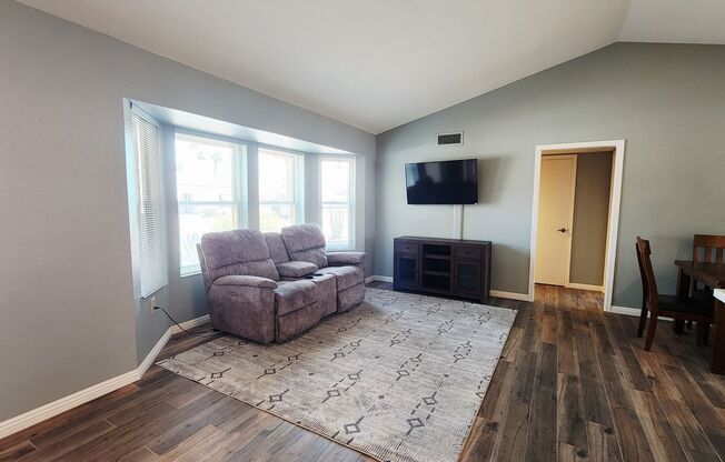 55+ Gorgeous Gem ready for Move in!