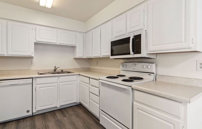 3 beds, 2 baths, $1,595, Unit # 2081