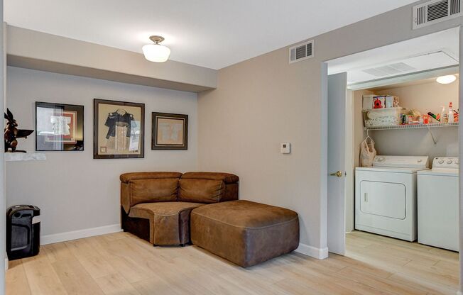 1 bed, 1 bath, $1,200, Unit # 1172