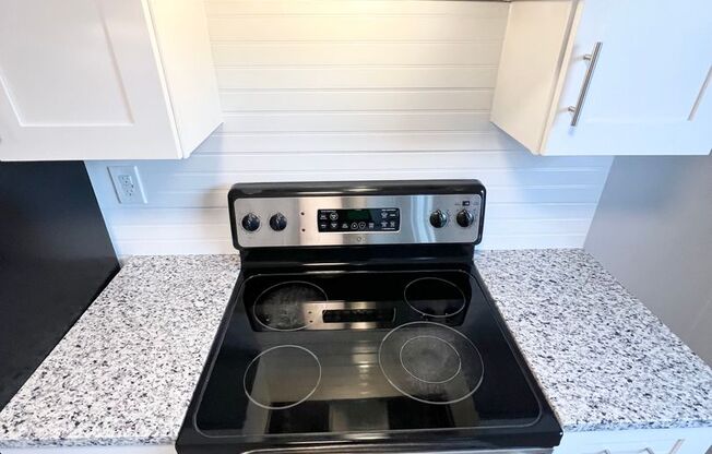 2 beds, 1 bath, $1,515, Unit 451 Frizzell Avenue Unit D R