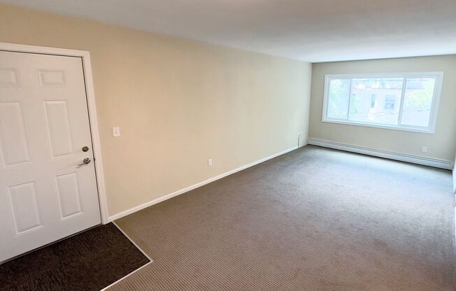 2 beds, 1 bath, $1,395, Unit 1