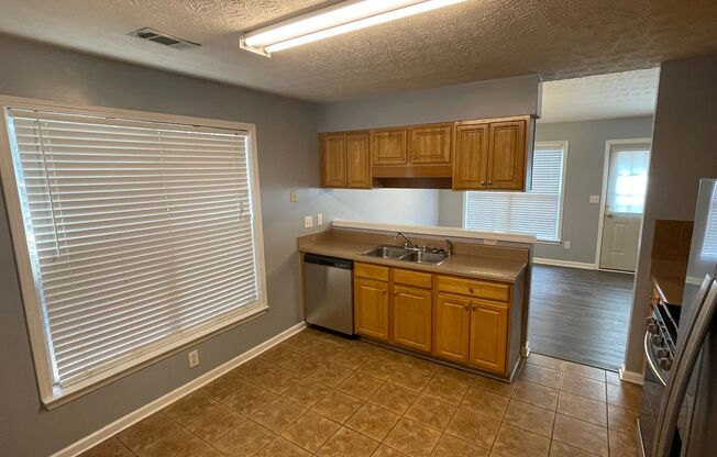 Lithonia 3 bed 2 bath Ranch in Wonderful Community!
