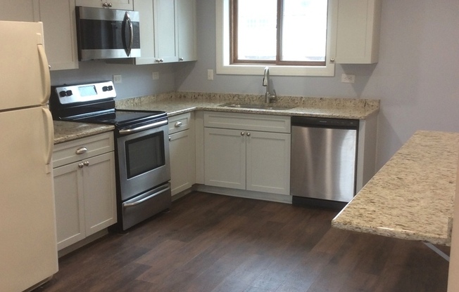 1221 WHISPERING HLS CT 
