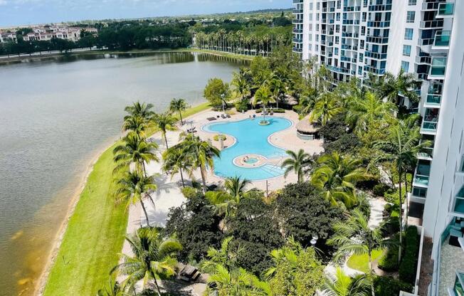 2 beds, 2 baths, 954 sqft, $2,500