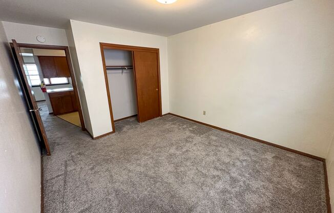 2 beds, 1 bath, $925