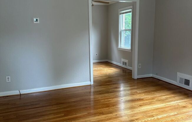 2 beds, 1 bath, $2,595