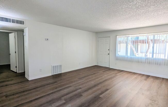 2 beds, 1 bath, 825 sqft, $975, Unit 216