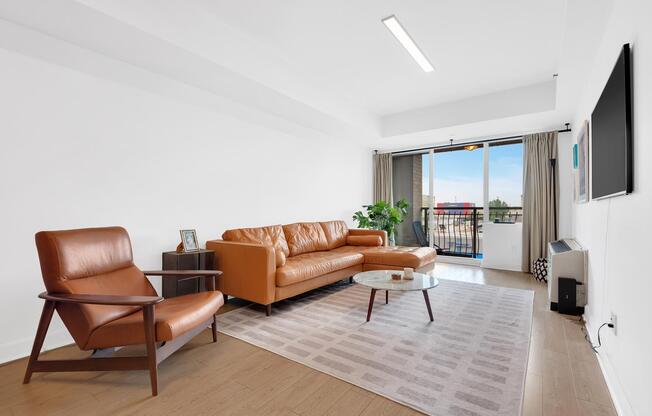 343 4 AVE