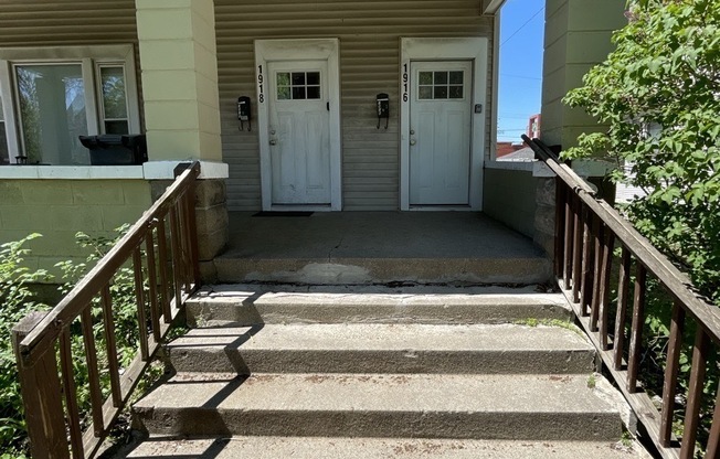 1916 ELLIOT AVE