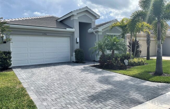 Beautiful Valencia Cay 55+ Community 2/2 W/Den