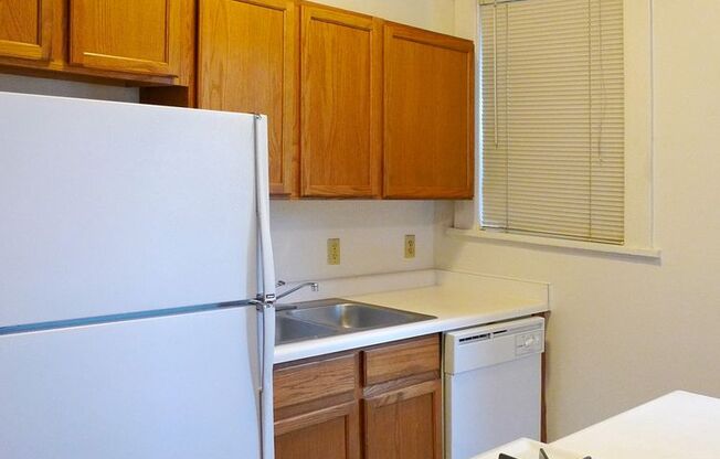 2 beds, 2 baths, 1,000 sqft, $1,475, Unit 5 - 130 - 2