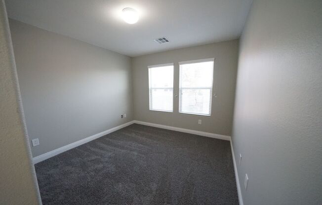 2 beds, 2 baths, $1,595, Unit Parcel #: 176-20-713-325