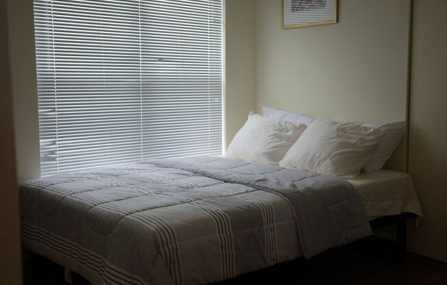 Charming 3BR House/Apartment in Middle River