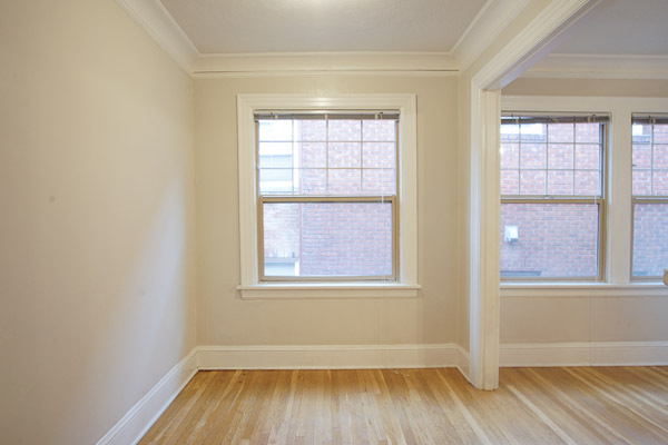 Bright Top Floor One-Bedroom in Amazing Location!
