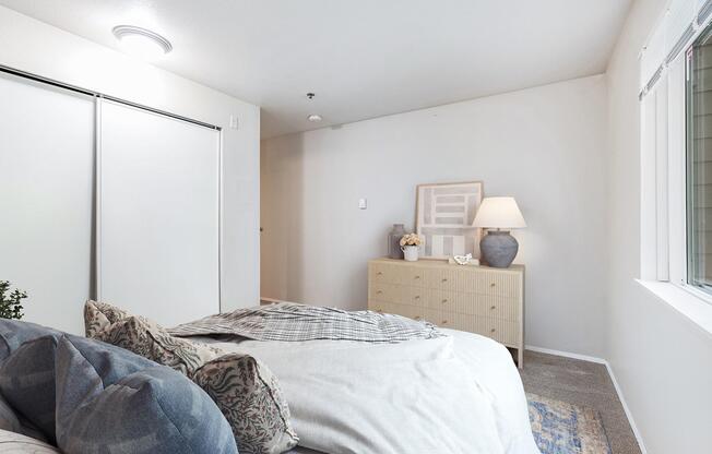 2 beds, 2 baths, 970 sqft, $1,905