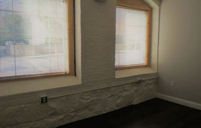 2 beds, 1 bath, 831 sqft, $2,100, Unit 102