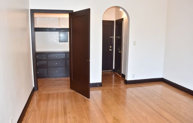 Studio, 1 bath, 450 sqft, $1,595, Unit 19