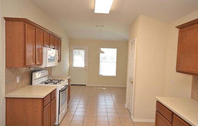 3 beds, 2 baths, $1,750, Unit 100 Steven St.