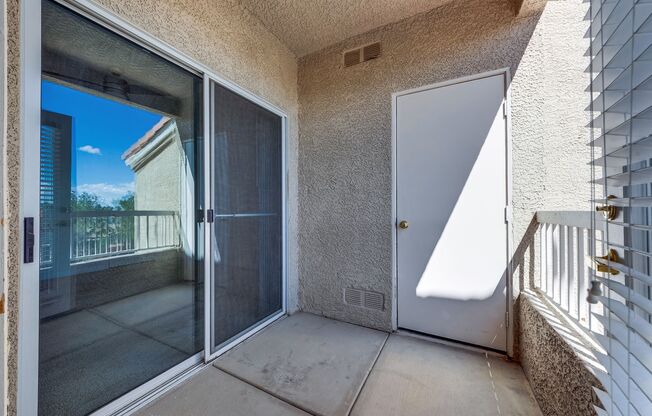 2 beds, 1 bath, $1,750, Unit # 2093