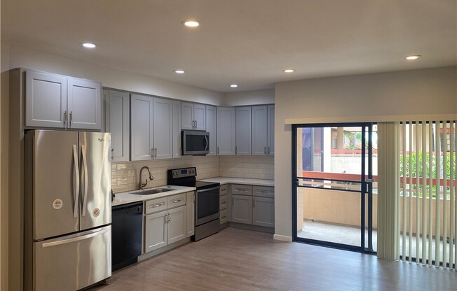 941 W Carson St