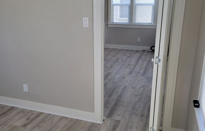 UPDATE ONE BED  ONE BATH SINGLE STANDING UNIT WITH PARKING