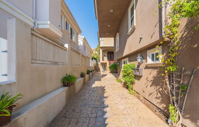 4 beds, 4 baths, $6,500, Unit #B