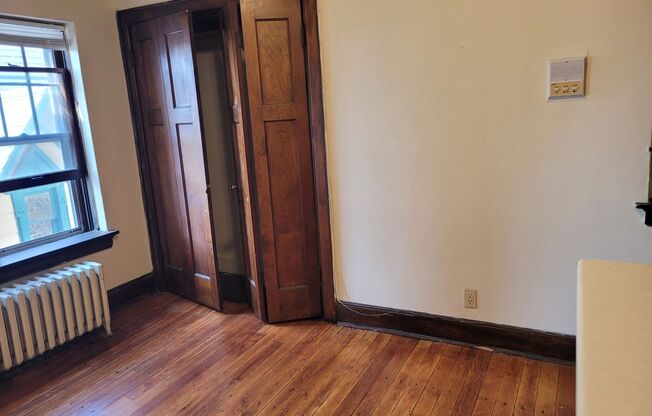1 bed, 1 bath, $995, Unit 302