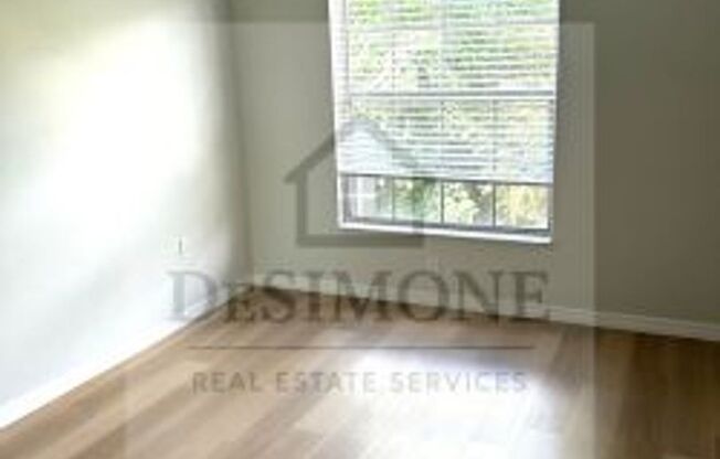 2 beds, 1 bath, 782 sqft, $1,299, Unit R-20