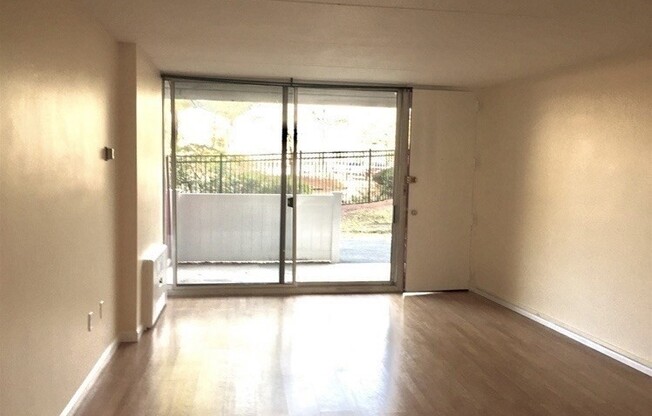 2 beds, 1 bath, 850 sqft, $2,675, Unit T-37