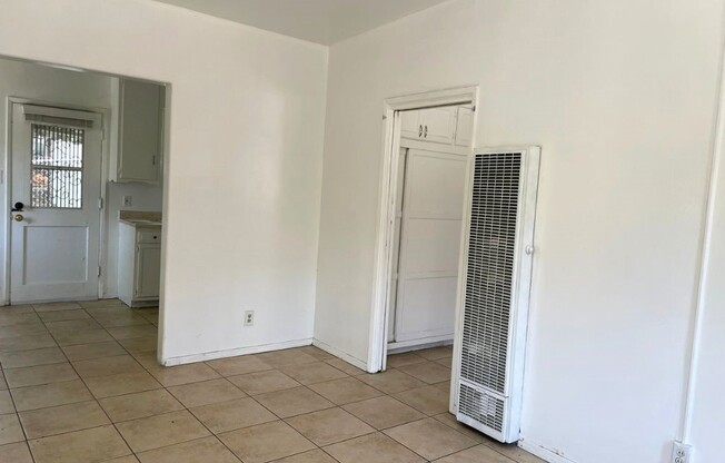 1 bed, 1 bath, 1,016 sqft, $2,300