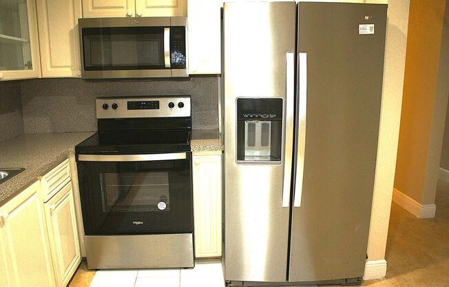 Great location close to parks and 595. less than 20 min away from Fort Lauderdale Airport
