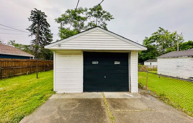 Nicely Updated 3 Bedroom 1 Bath Welcome Section 8