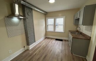 2 beds, 1 bath, $925, Unit 3- Lower Rear