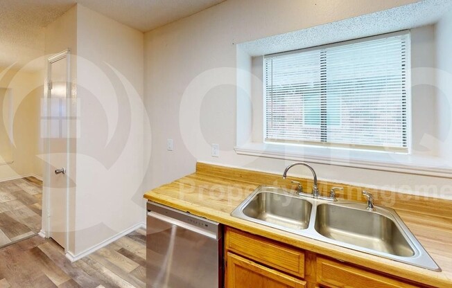 2438 KIMBERLY DR