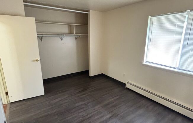 1 bed, 1 bath, 700 sqft, $899, Unit Lovers Lane-219