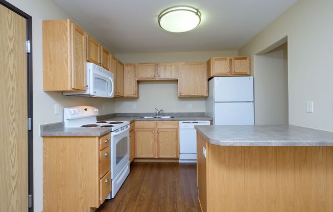 Farmhouse/Rockford Apartments