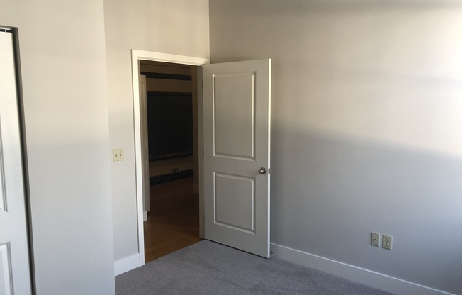 2 beds, 1 bath, 1,267 sqft, $1,650, Unit Apartment 17