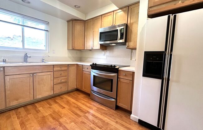 Mission Valley 3 BR 2 BA Condo w/ Parking and A/C