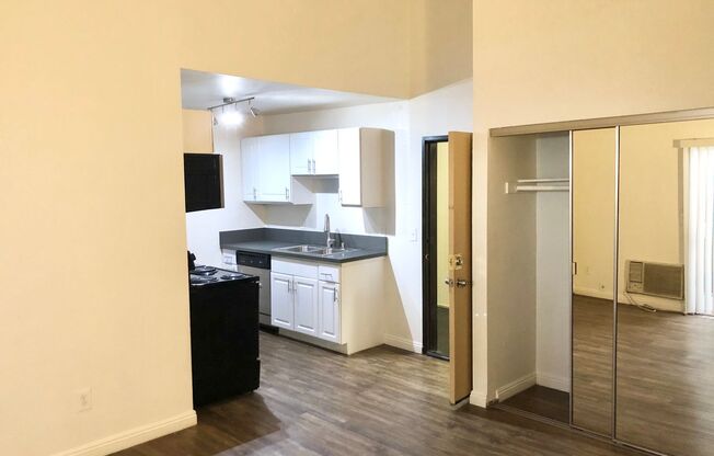 Studio, 1 bath, 435 sqft, $1,695