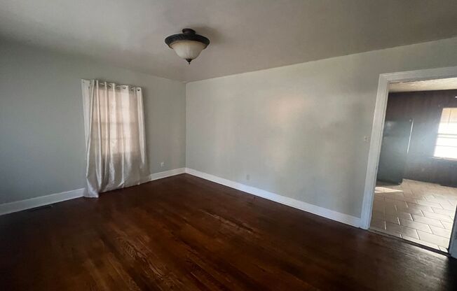 3 beds, 1 bath, $975