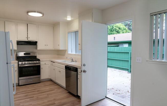 2 beds, 1 bath, 868 sqft, $2,595, Unit 2908